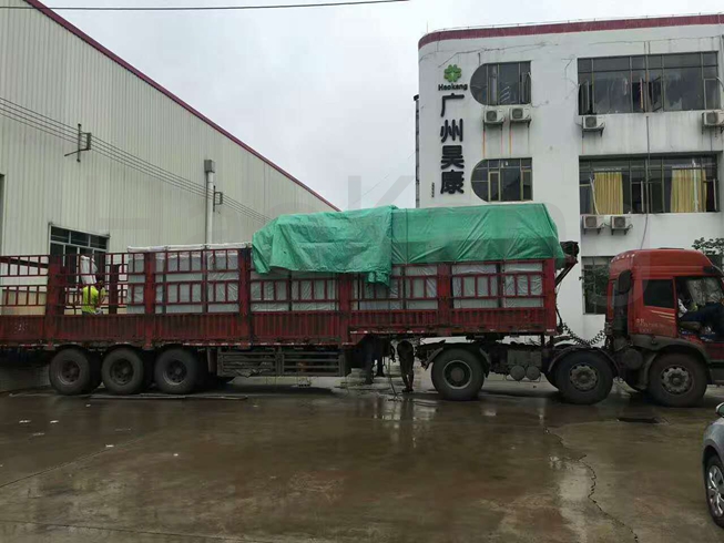 發(fā)往東莞東華醫(yī)院的醫(yī)用病床裝貨了 發(fā)往東莞東華醫(yī)院的醫(yī)用病床裝貨了